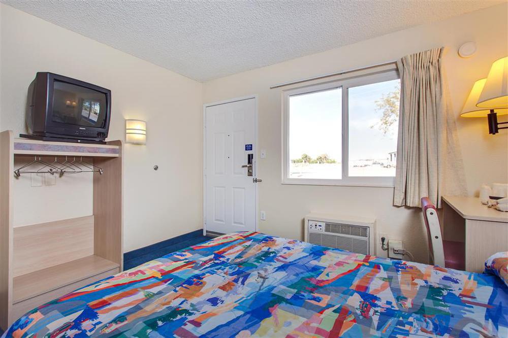 Motel 6-Stockton, Ca - Charter Way West Room photo