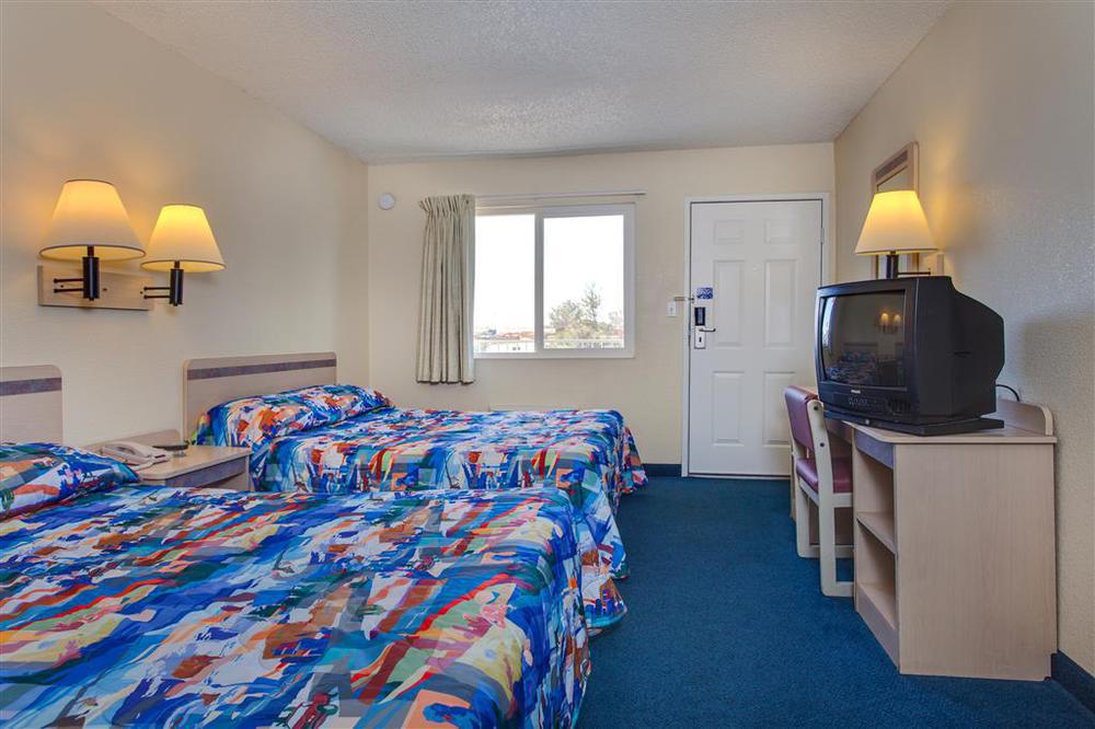 Motel 6-Stockton, Ca - Charter Way West Room photo