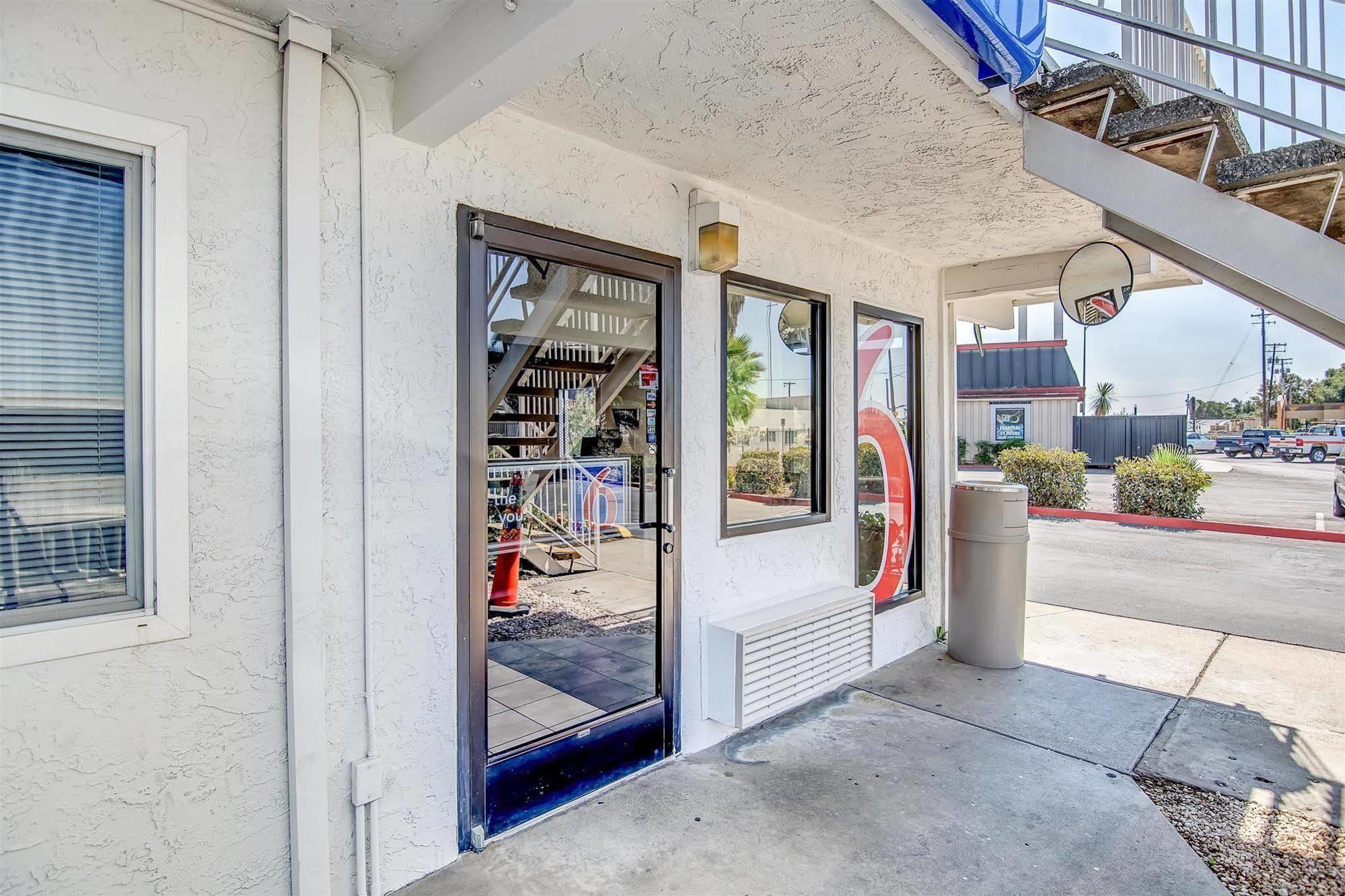 Motel 6-Stockton, Ca - Charter Way West Exterior photo