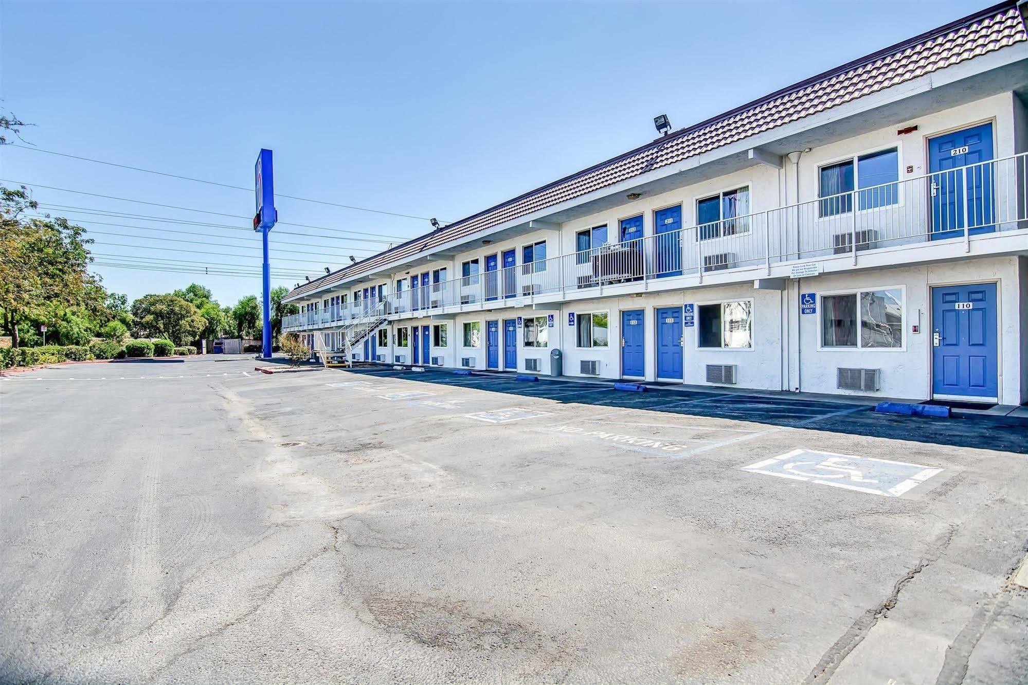 Motel 6-Stockton, Ca - Charter Way West Exterior photo