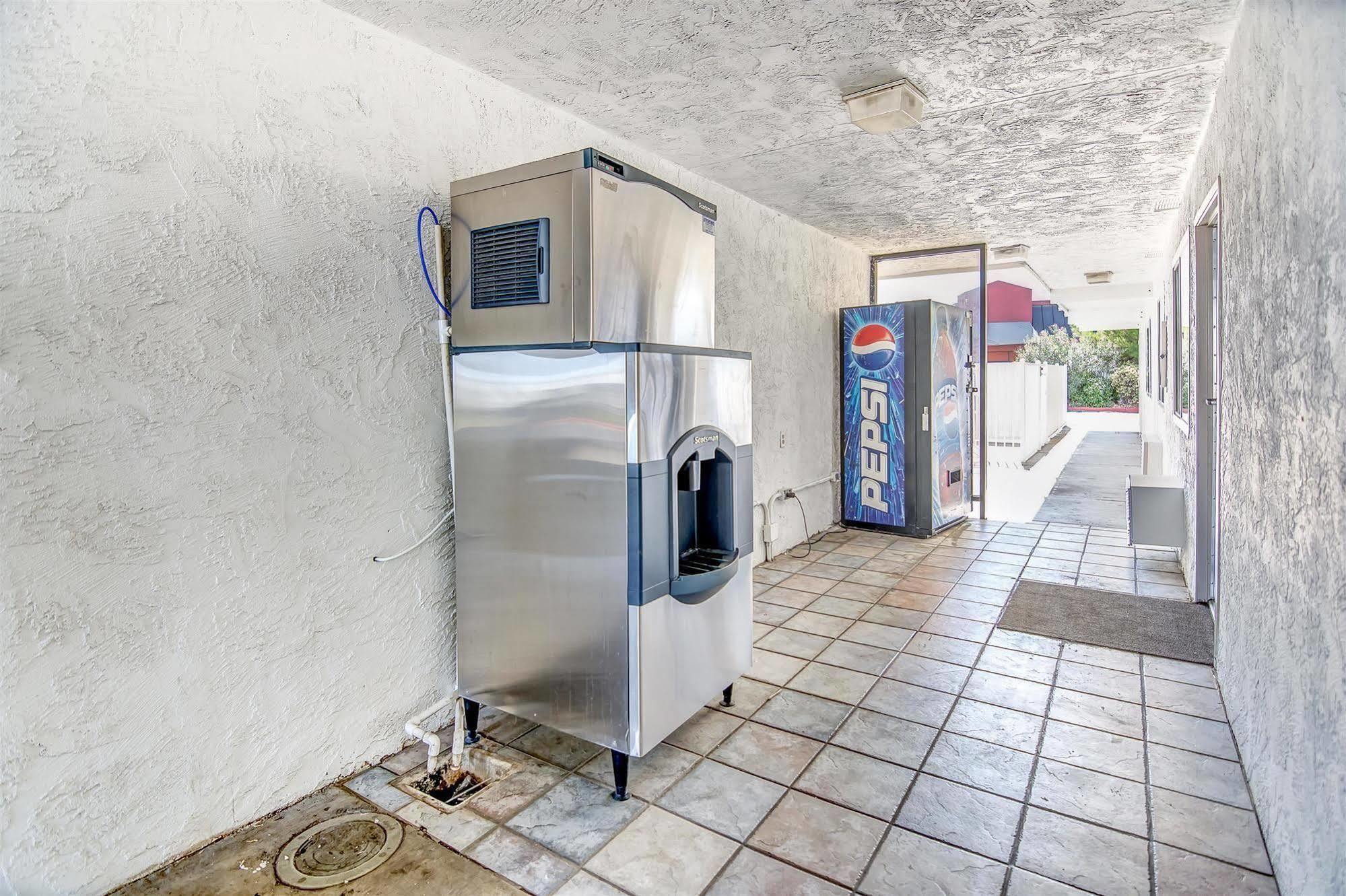 Motel 6-Stockton, Ca - Charter Way West Exterior photo