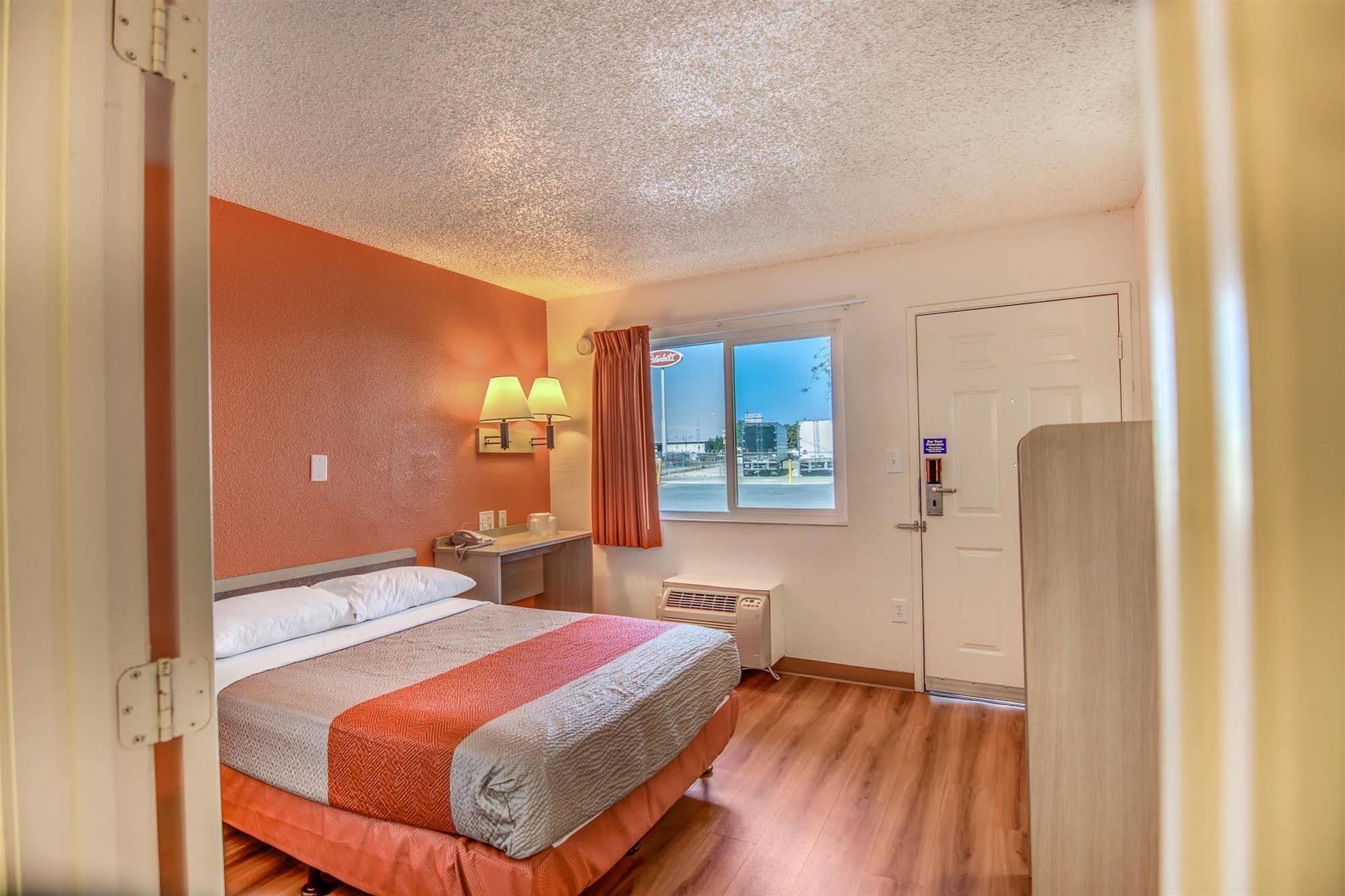 Motel 6-Stockton, Ca - Charter Way West Exterior photo